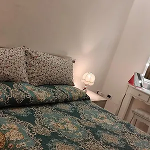 mirdita-casa-vacanze.hotelitalianriviera.com/